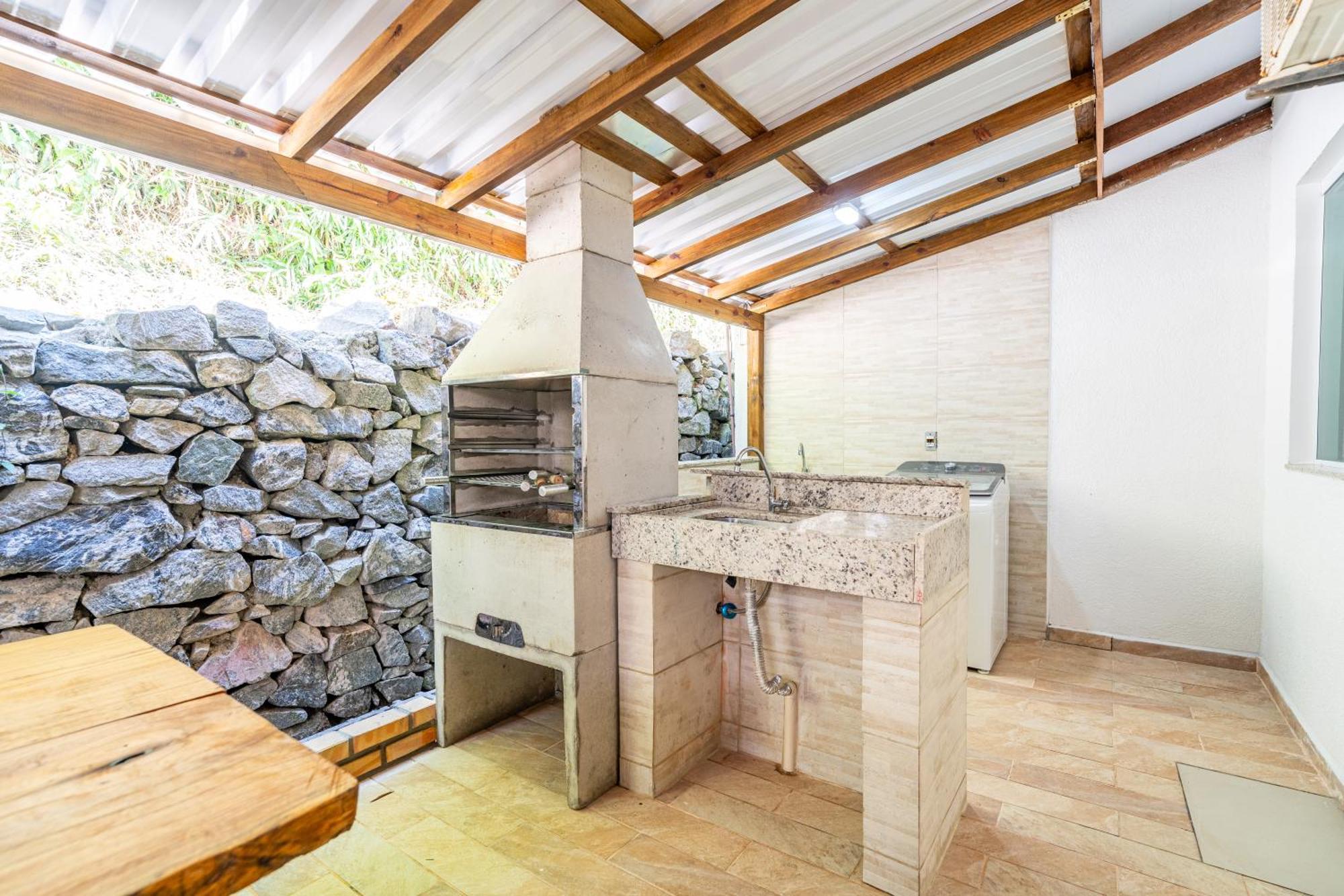 Willa Residencial Com Piscina Possui Jacuzzi Aquecida Com Hidromassagem Bombinhas Zewnętrze zdjęcie