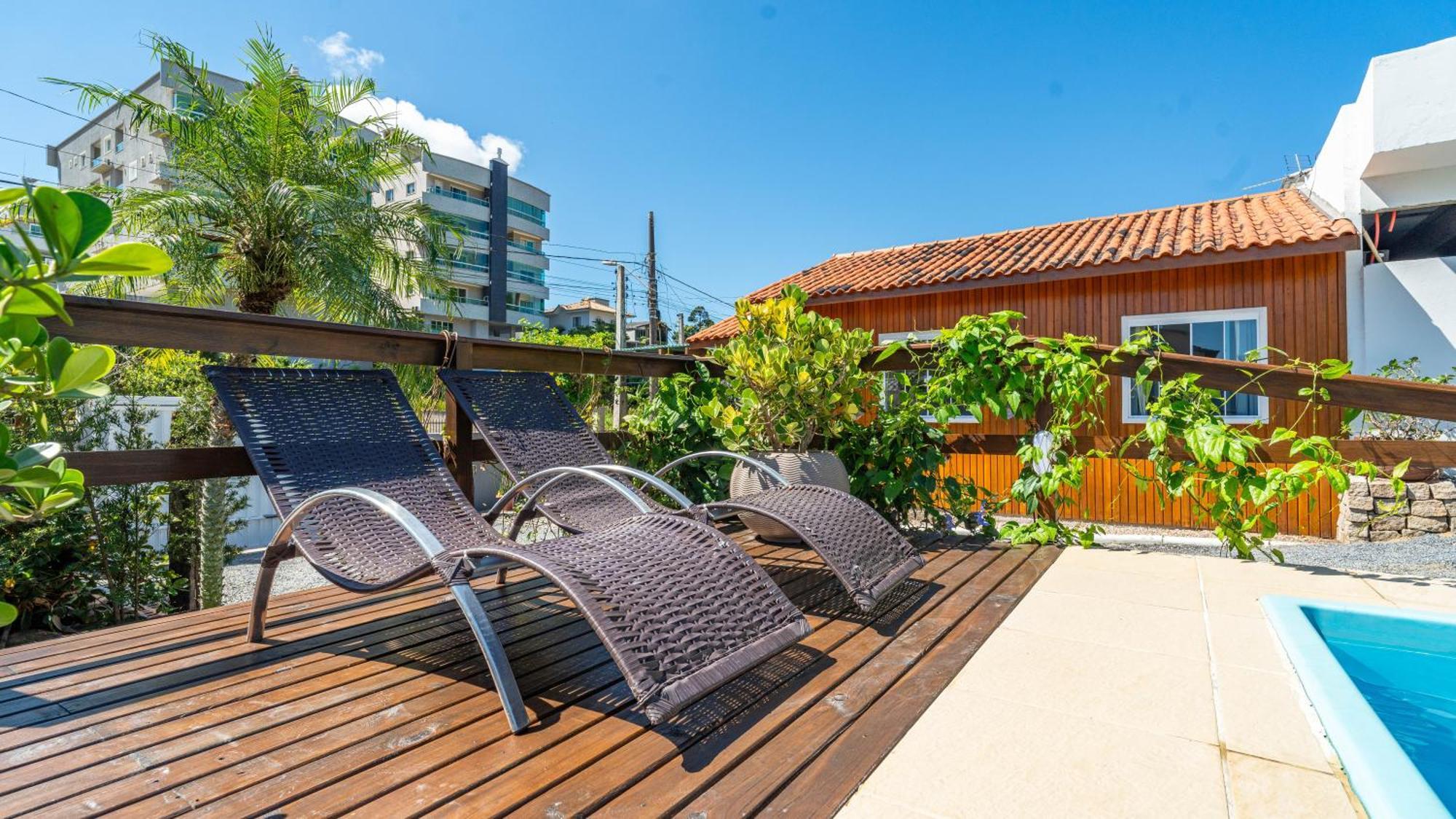 Willa Residencial Com Piscina Possui Jacuzzi Aquecida Com Hidromassagem Bombinhas Zewnętrze zdjęcie