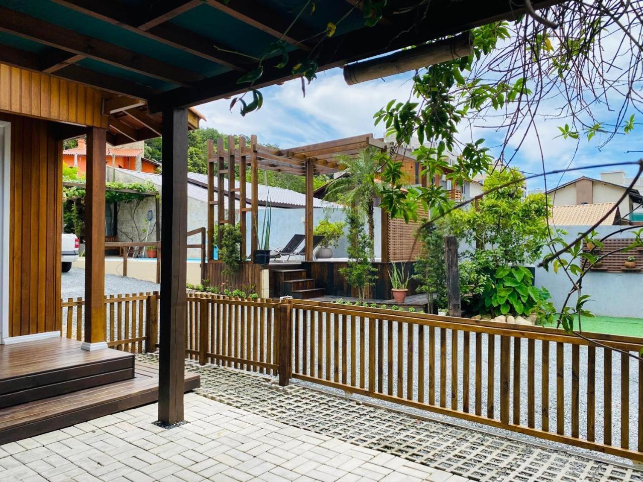 Willa Residencial Com Piscina Possui Jacuzzi Aquecida Com Hidromassagem Bombinhas Zewnętrze zdjęcie