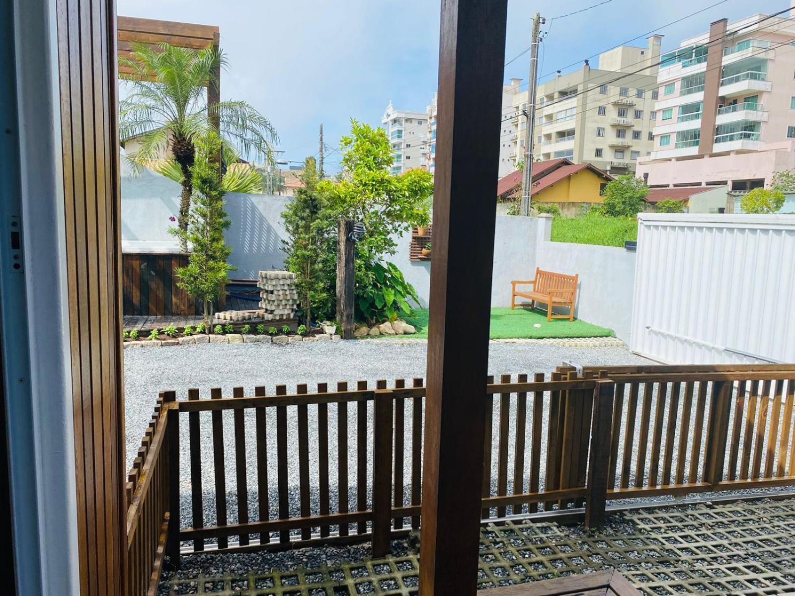 Willa Residencial Com Piscina Possui Jacuzzi Aquecida Com Hidromassagem Bombinhas Zewnętrze zdjęcie