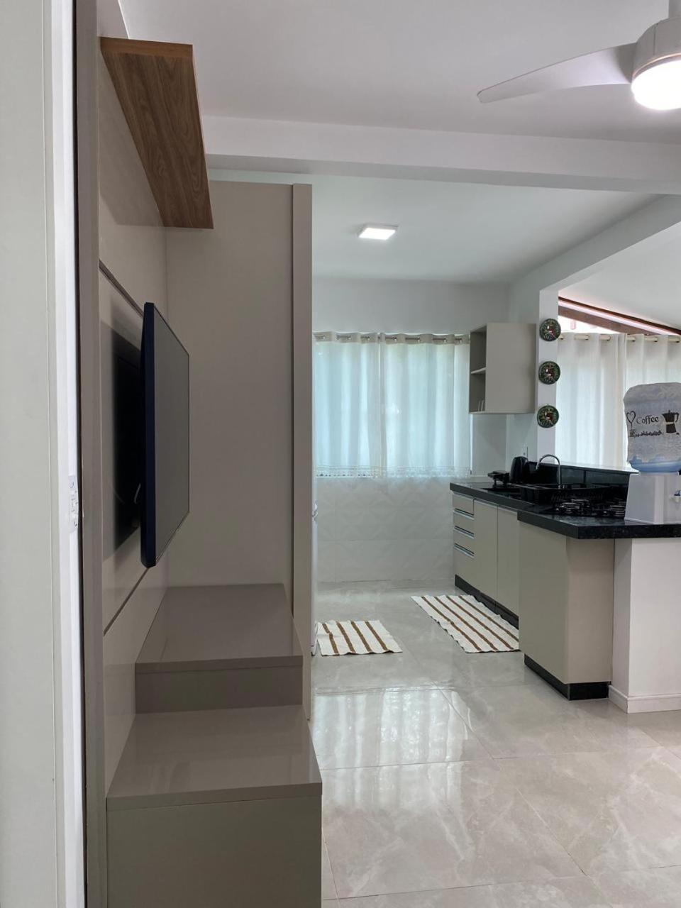 Willa Residencial Com Piscina Possui Jacuzzi Aquecida Com Hidromassagem Bombinhas Zewnętrze zdjęcie